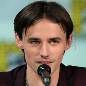 Reeve Carney