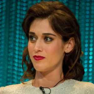 Lizzy Caplan
