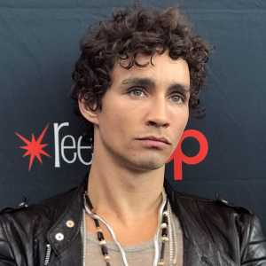 Robert Sheehan