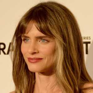 Amanda Peet