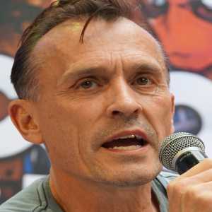 Robert Knepper