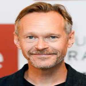 Steven Mackintosh