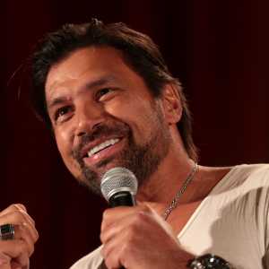 Manu Bennett