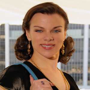 Debi Mazar