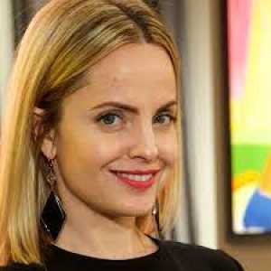 Mena Suvari | Revionz