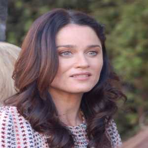 Robin Tunney | Revionz